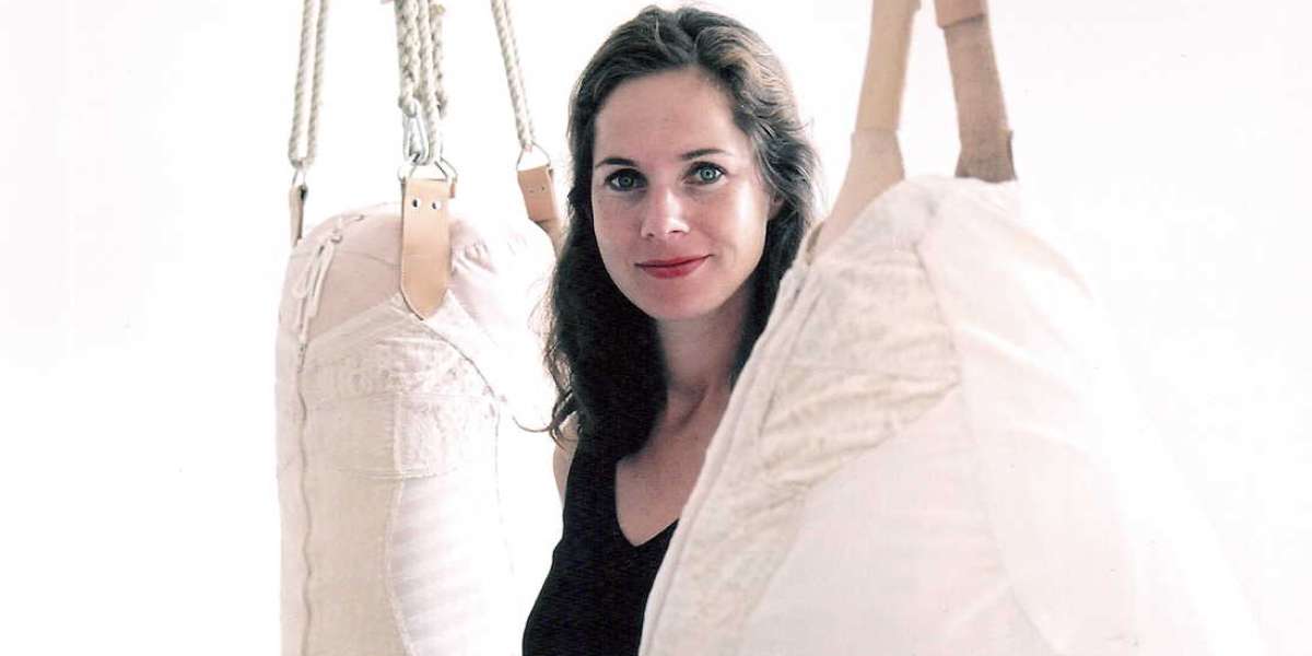 - >
  2002-birgit_dieker-autopsie_des_schoenen800.jpg