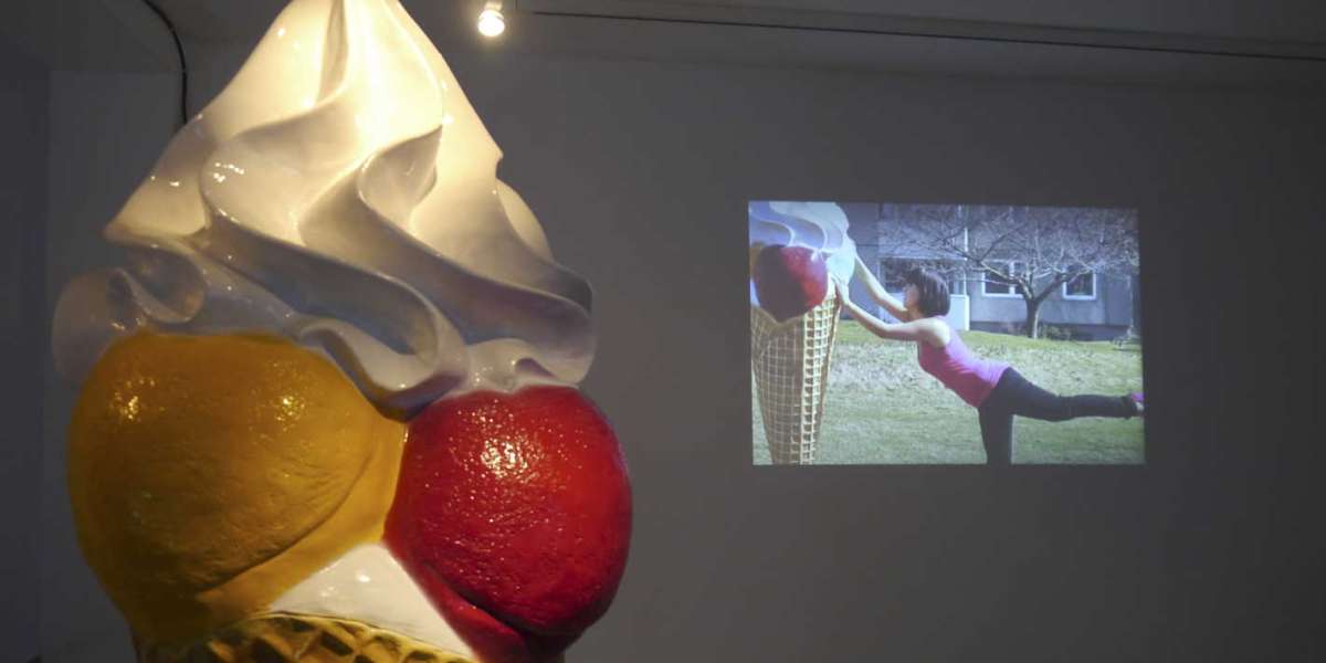 - >
  2012-elisabeth_wurst-the_city_is_a_stage-104800.jpg