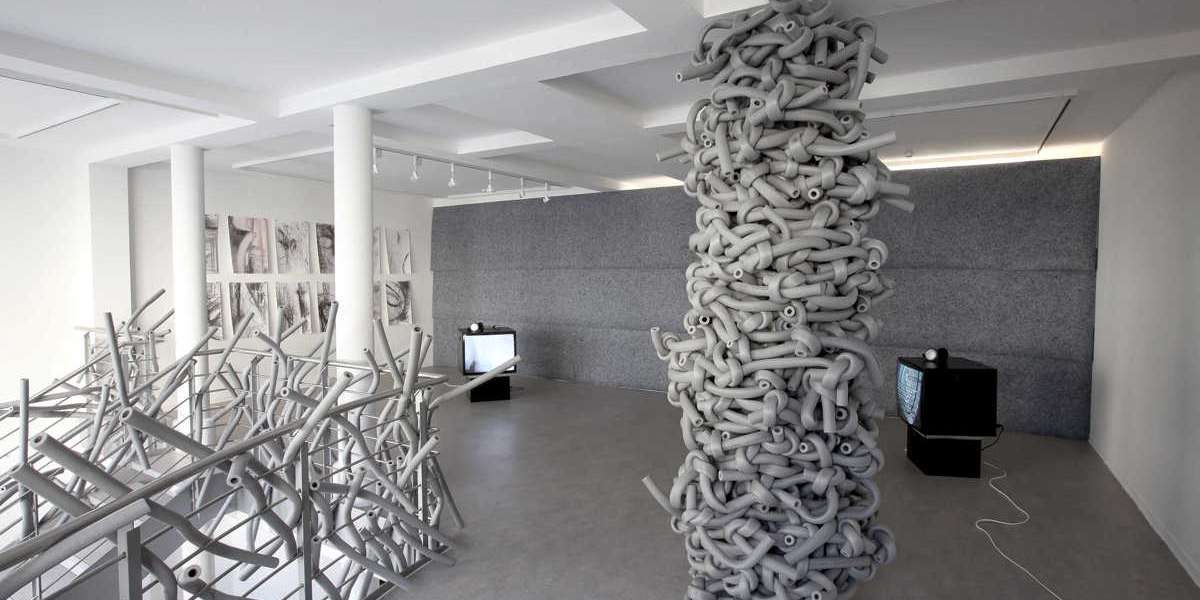 - >
  2010-andrea_faciu-traeume_und_komplizen-4800.jpg